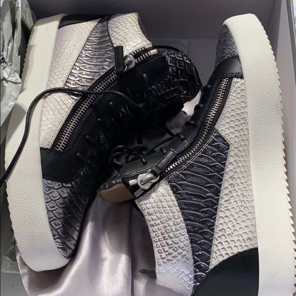 Don’t wear them any more - Picture 2 of 6